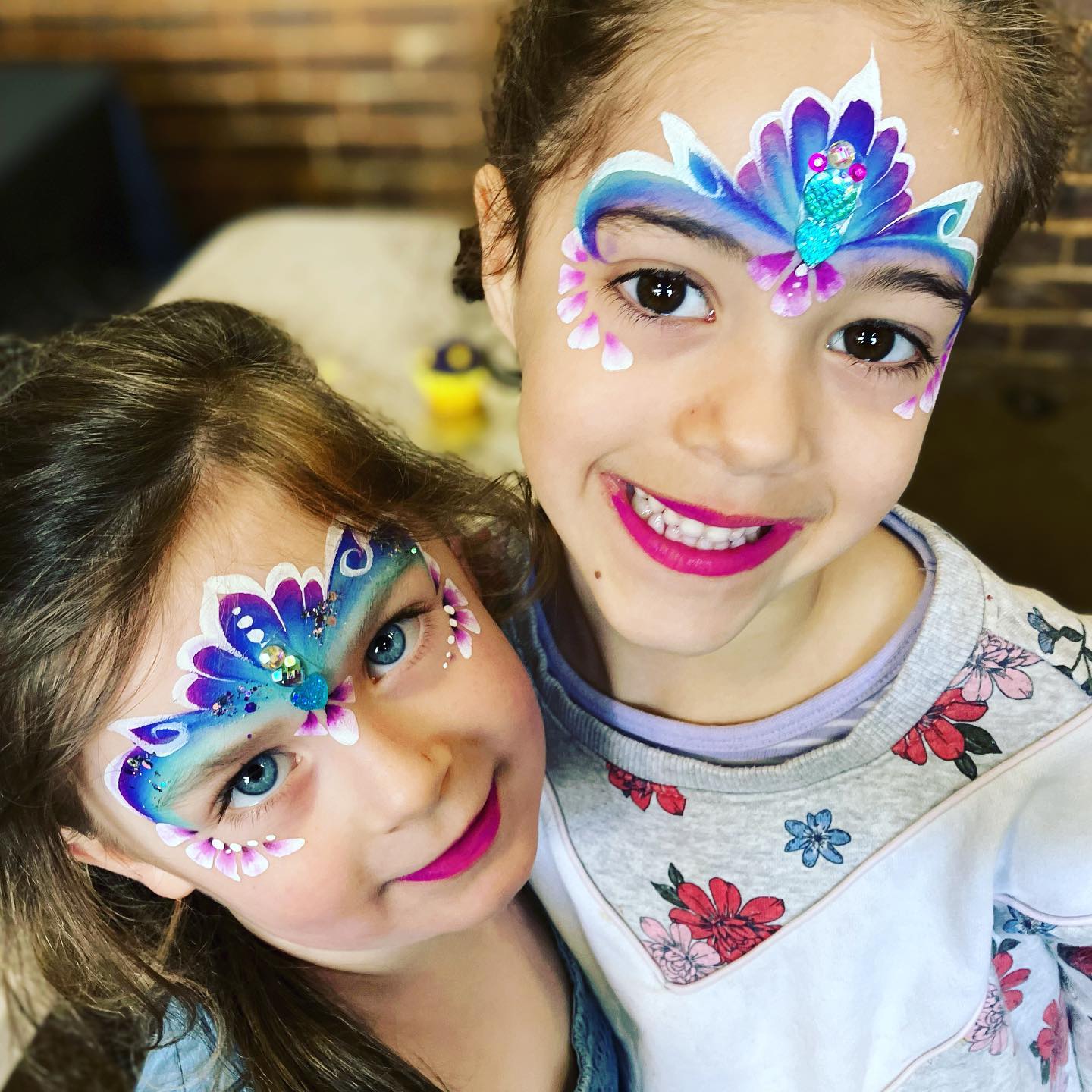 Beautiful princess cousins 👑👑 they were so happy to have the same face painting 💜

#tesselaartulipfestival
#tesselaarkabloom
#fairyfacepainting
#lineworkfacepainting
#fastfacepainting
#facepainter 
#facepainting 
#melbournefacepainter 
#melbournefacepainting 
#facepaintingmelbourne 
#looneybinproducts
#melbournekidsparties 
#facepaintersofinstagram 
#onestrokefacepainting#melbourneballoontwister
#melbournekids
#melbournemumsandbubs
#fairypartymelbourne