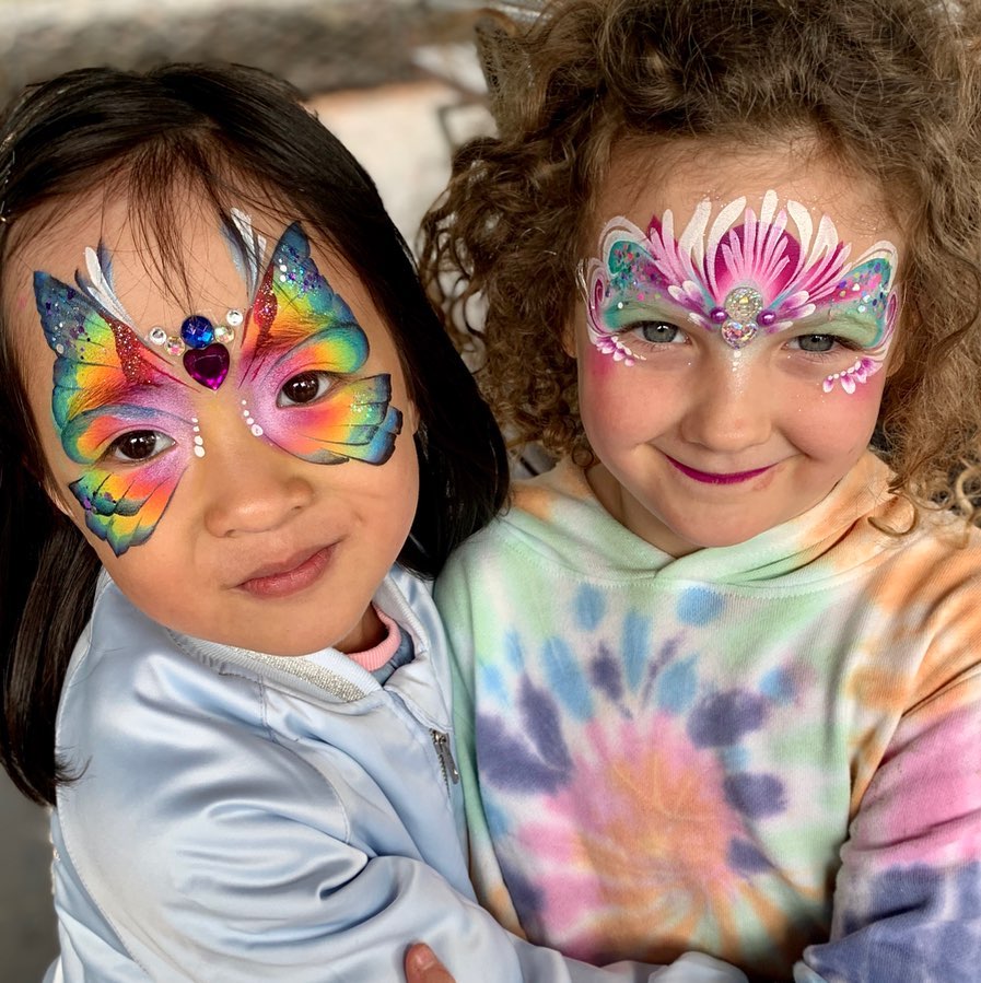Some gorgeous quick faces from the weekend 😍 #lovemyjob #facepainter #facepainting #melbournefacepainter #melbournefacepainting #butterflyfacepainting #facepaintingmelbourne #looneybinproducts #melbournekidsparties #facepaintersofinstagram #onestrokefacepainting #melbourneballoontwister #onthejobfacepainting #balloontwistingmelbourne