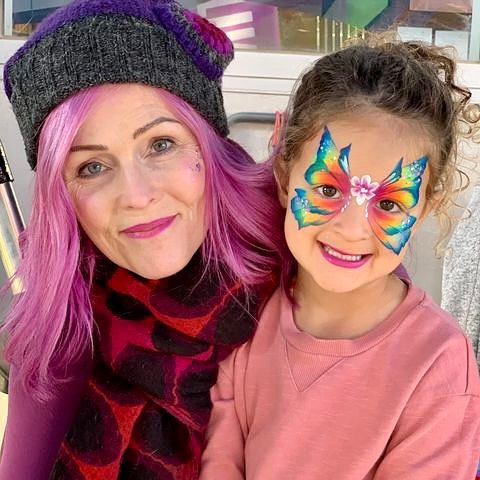 I love my job 💕. Thanks to @ladyrosyred for this booking 🥰. Butterfly using Serendipity from @looneybinaustralia #lovemyjob #facepainter #facepainting #melbournefacepainter #melbournefacepainting #butterflyfacepainting #looneybinaustralia #roseyred #docklandsplayground #melbournekidsparties #melbournekidsparties #facepaintersofinstagram #onestrokefacepainting #melbourneballoontwister #balloontwistingmelbourne