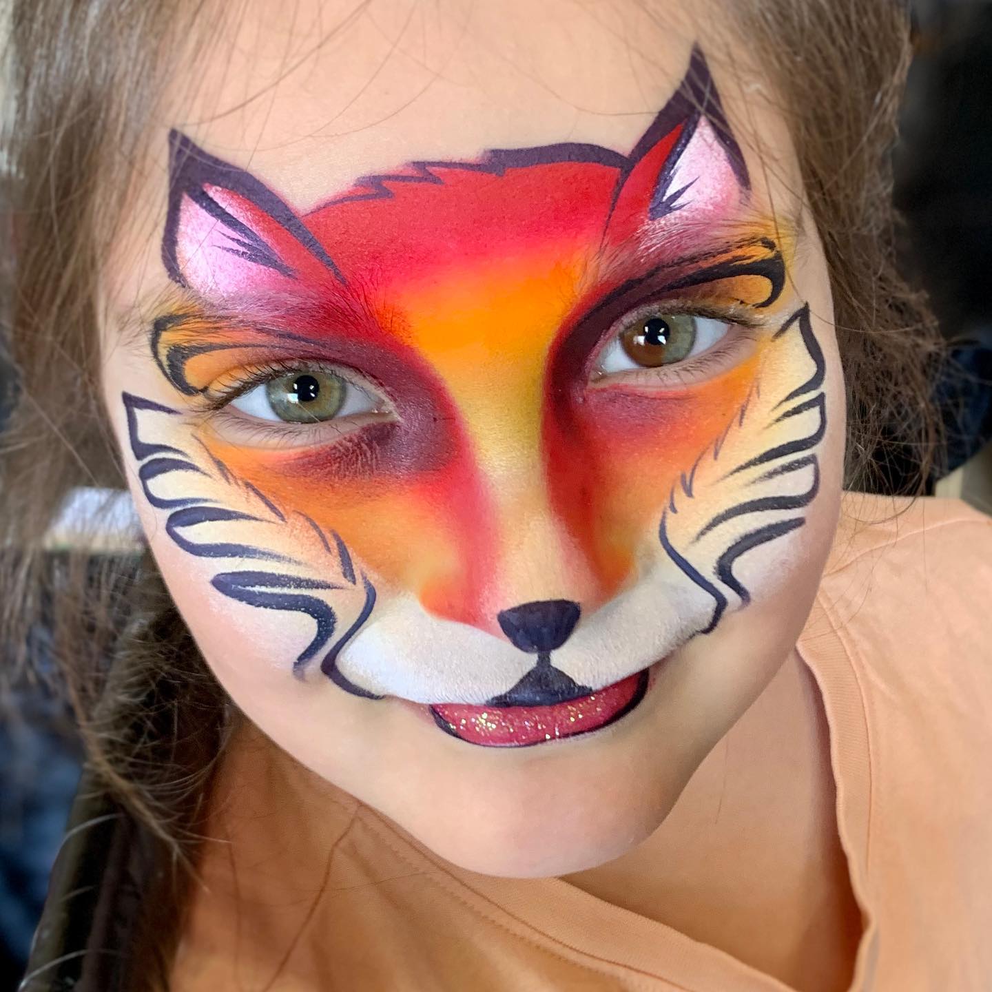 Another funky fox, from our last and possibly busiest day at Kabloom for 2022. Thanks so much to @theartisticdragonfly for having me 😍 #tesselaarkabloom #festivalfacepainting #facepaintingmelbourne #melbournefacepainter #melbournekidsparties #lovemyjob #facepainting #facepainter #facepaintersofinstagram